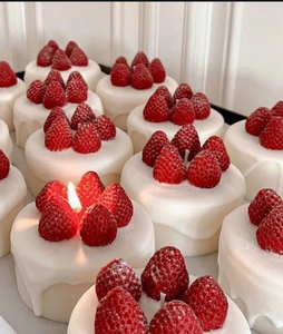 Strawberry Cake Candle شمعة كعكة الفراولة