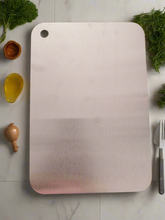 Load image into Gallery viewer, Stainless Steel Medium Chopping Board لوح تقطيع من الفولاذ المقاوم للصدأ