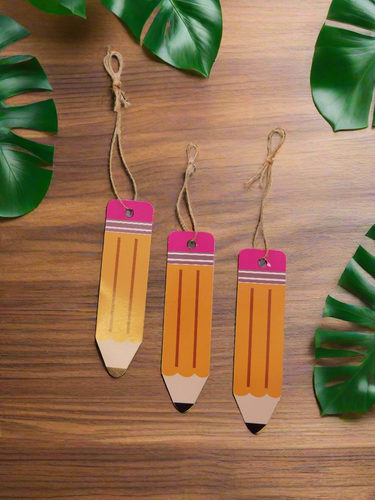 Plastic pen design with string hang.(Made of paper) تصميم قلم بلاستيكي مع خيط معلق. (مصنوع من الورق)