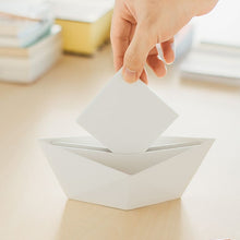 Load image into Gallery viewer, Paper Boat مقلمة