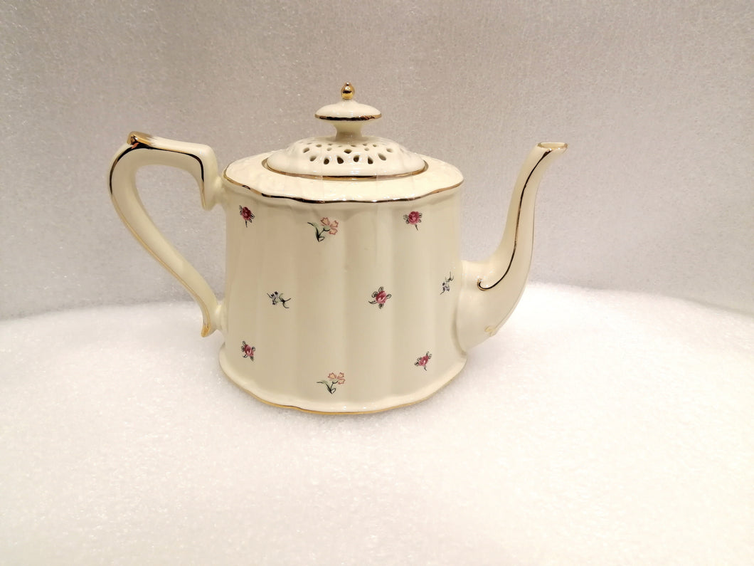 Teapot ابريق الشاي