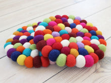 Load image into Gallery viewer, Woolen Hand Made Mat توضع تحت الاشياء الساخنه