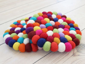 Woolen Hand Made Mat توضع تحت الاشياء الساخنه